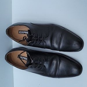 Mens black Express leather dress shoes, size 10